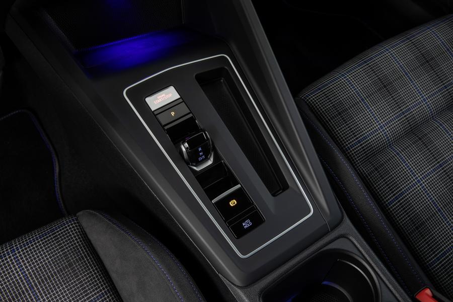 Детали интерьера Volkswagen Golf GTE 2020 года  (WW) (фото 18 из 18)